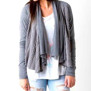 Buckle BKE layered gray fly away cable knot sweater